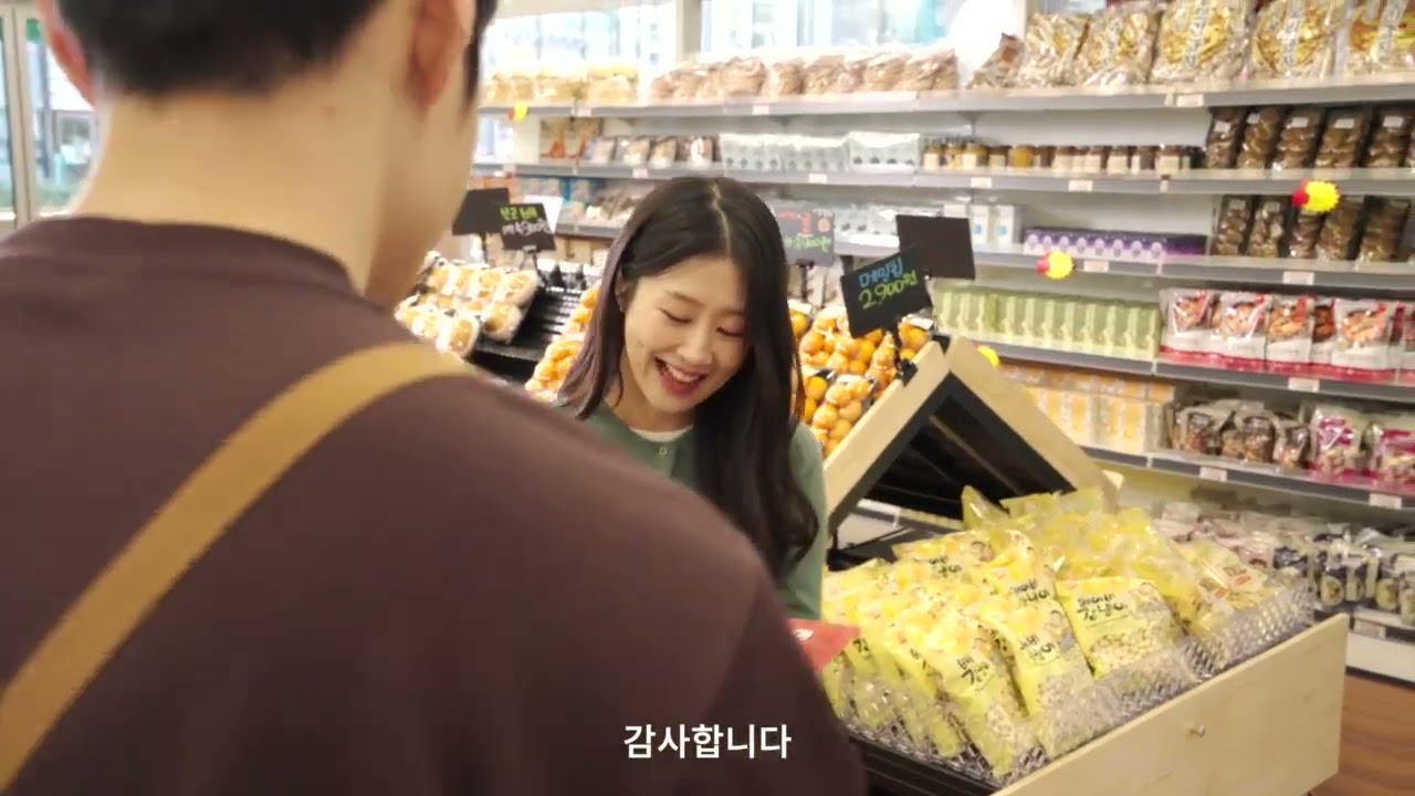 온맘마켓 매장에서 고객을 응대하는 실제 장면